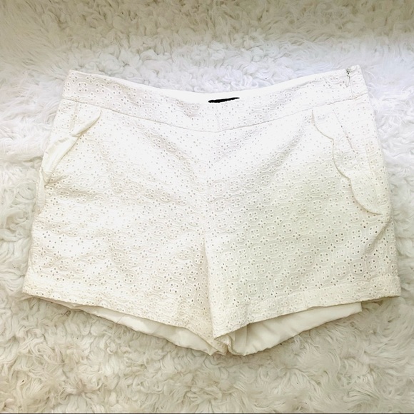 CYNTHIA ROWLEY White Eyelet Scalloped Pockets Lined Shorts Size 10 - Picture 2 of 7